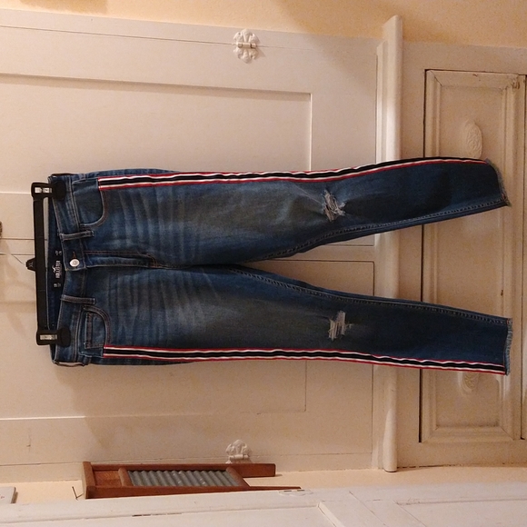 Hollister Pants - Hollister high rise crop super skinny jeans Sz 5